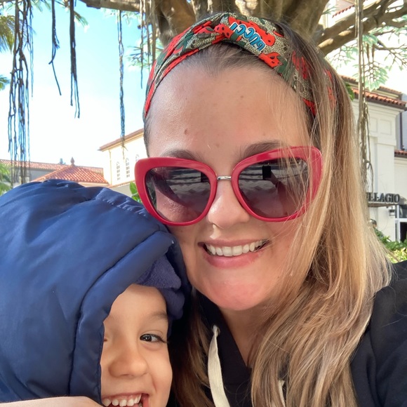 Meet your Posher, Adri - Picture 1 of 1